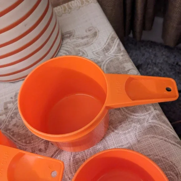 VTG Tupperware Orange Measuring Cup Set 1 c 3/4 c 2/3 c 1/3 c Summer Halloween - Picture 5 of 7